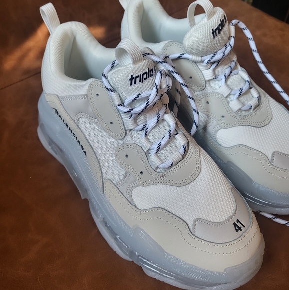 Triple S - Picture 1 of 7